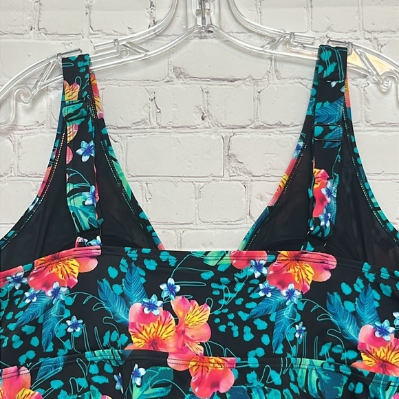 Swimsuits for All V Neck Flowy Tankini Top - Picture 5 of 11